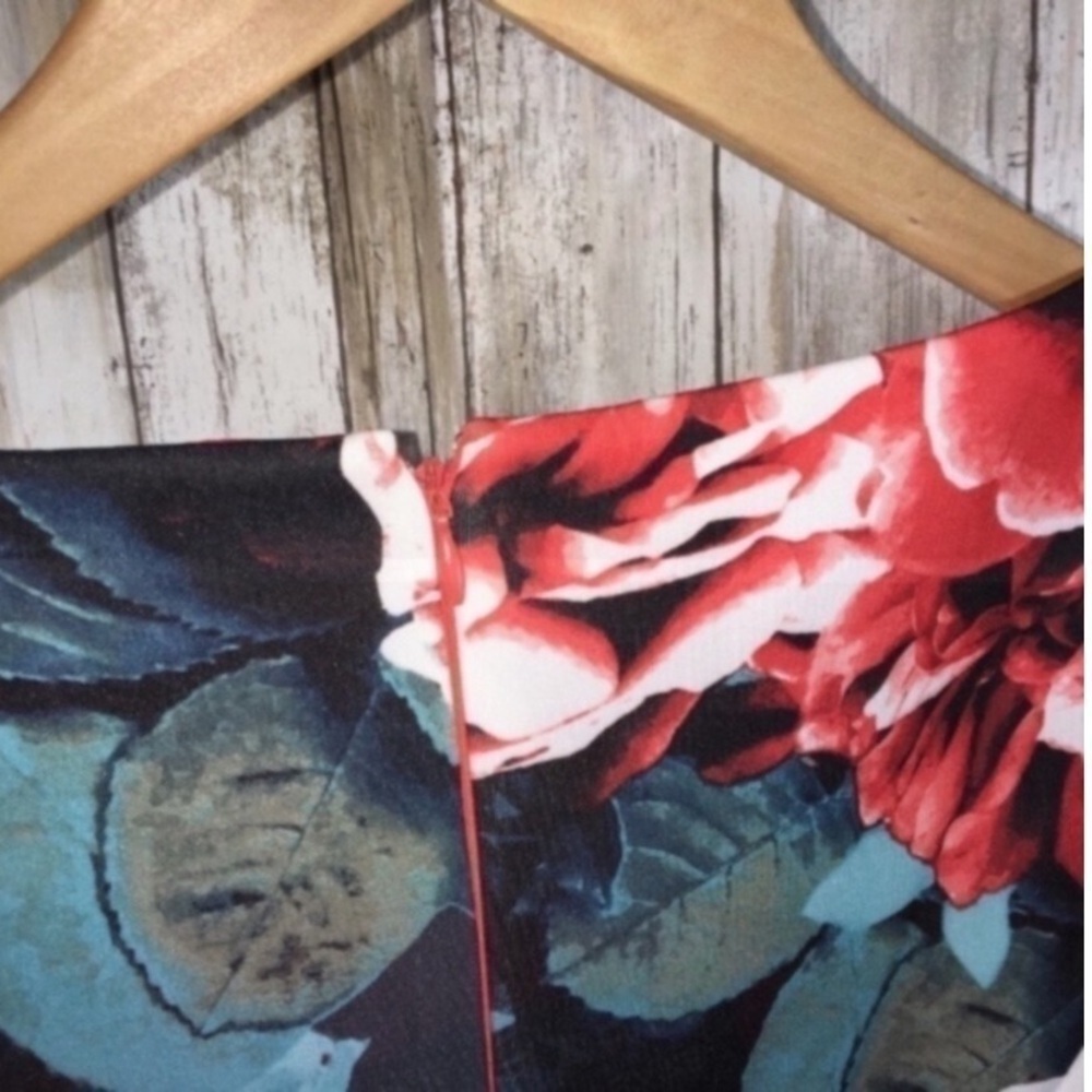 Tahari Floral Fitted Dress - Picture 6 of 6